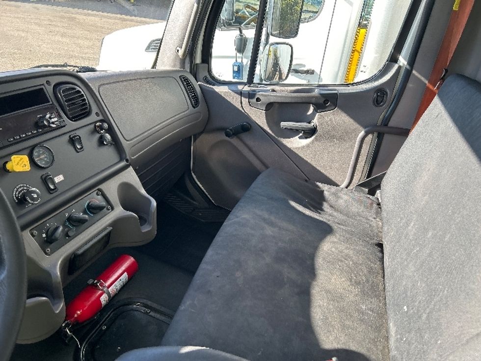 Medium Duty Box Truck-Light and Medium Duty Trucks-Freightliner-2020-M2-Akron-OH-217,663\n\t\tmiles-$ 44,250 - Image 19