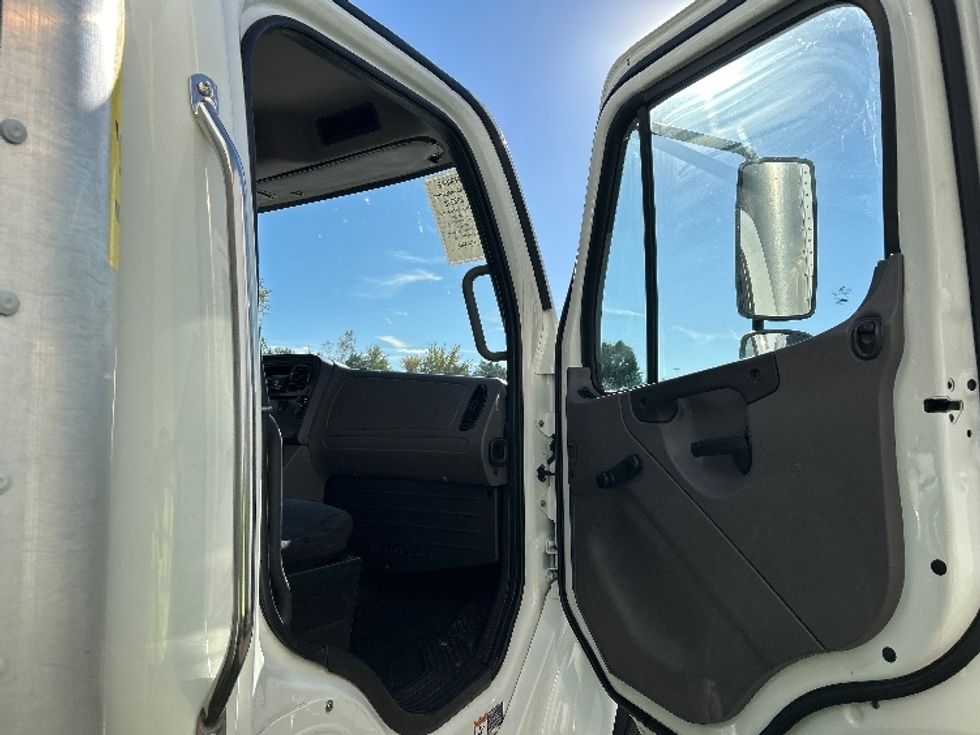 Medium Duty Box Truck-Light and Medium Duty Trucks-Freightliner-2020-M2-Akron-OH-217,663\n\t\tmiles-$ 44,250 - Image 20