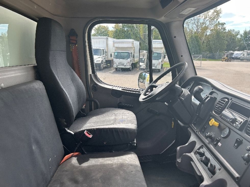 Medium Duty Box Truck-Light and Medium Duty Trucks-Freightliner-2020-M2-Akron-OH-217,663\n\t\tmiles-$ 44,250 - Image 22