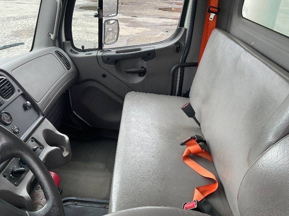 Medium Duty Box Truck-Light and Medium Duty Trucks-Freightliner-2020-M2-Akron-OH-218,396\n\t\tmiles-$ 46,000 - Image 19