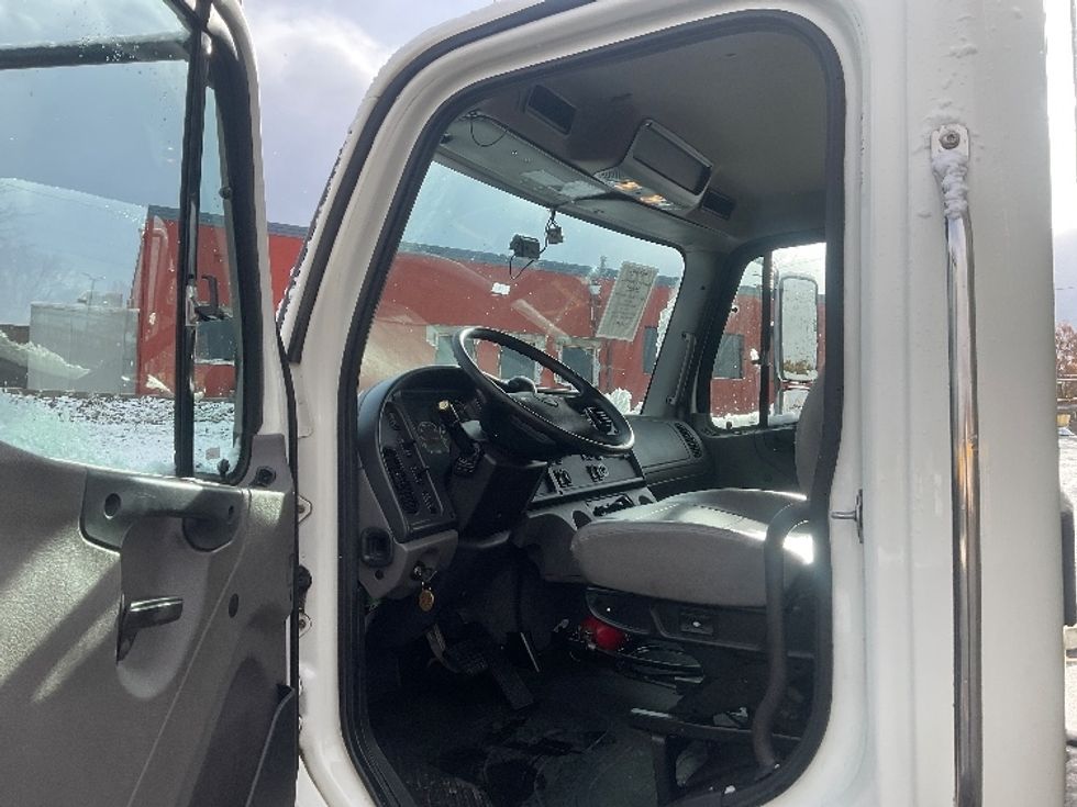 Medium Duty Box Truck-Light and Medium Duty Trucks-Freightliner-2020-M2-Akron-OH-219,140\n\t\tmiles-$ 45,750 - Image 16