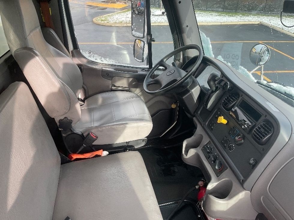 Medium Duty Box Truck-Light and Medium Duty Trucks-Freightliner-2020-M2-Akron-OH-219,140\n\t\tmiles-$ 45,750 - Image 21