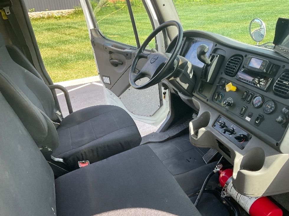Medium Duty Box Truck-Light and Medium Duty Trucks-Freightliner-2020-M2-Akron-OH-220,925\n\t\tmiles-$ 56,000 - Image 22