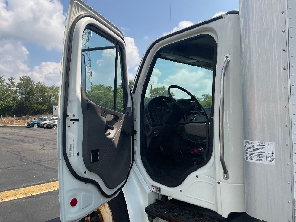 Medium Duty Box Truck-Light and Medium Duty Trucks-Freightliner-2020-M2-Akron-OH-223,996\n\t\tmiles-$ 42,250 - Image 13