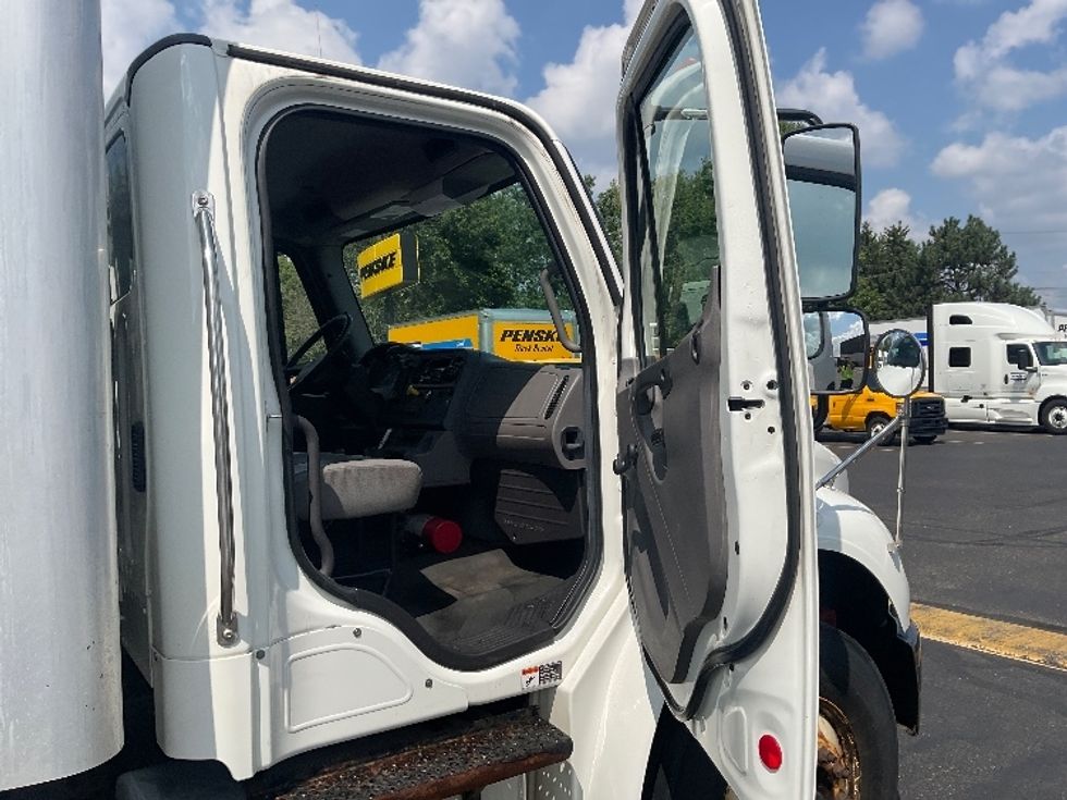 Medium Duty Box Truck-Light and Medium Duty Trucks-Freightliner-2020-M2-Akron-OH-223,996\n\t\tmiles-$ 42,250 - Image 17