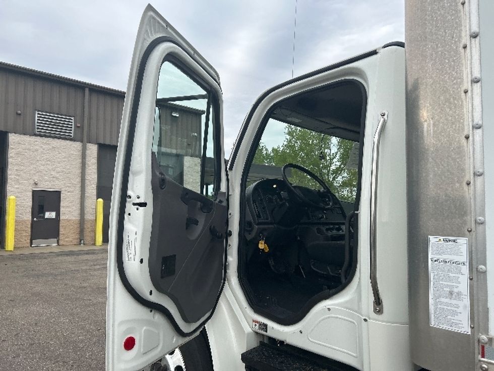 Medium Duty Box Truck-Light and Medium Duty Trucks-Freightliner-2020-M2-Akron-OH-227,338\n\t\tmiles-$ 41,750 - Image 17