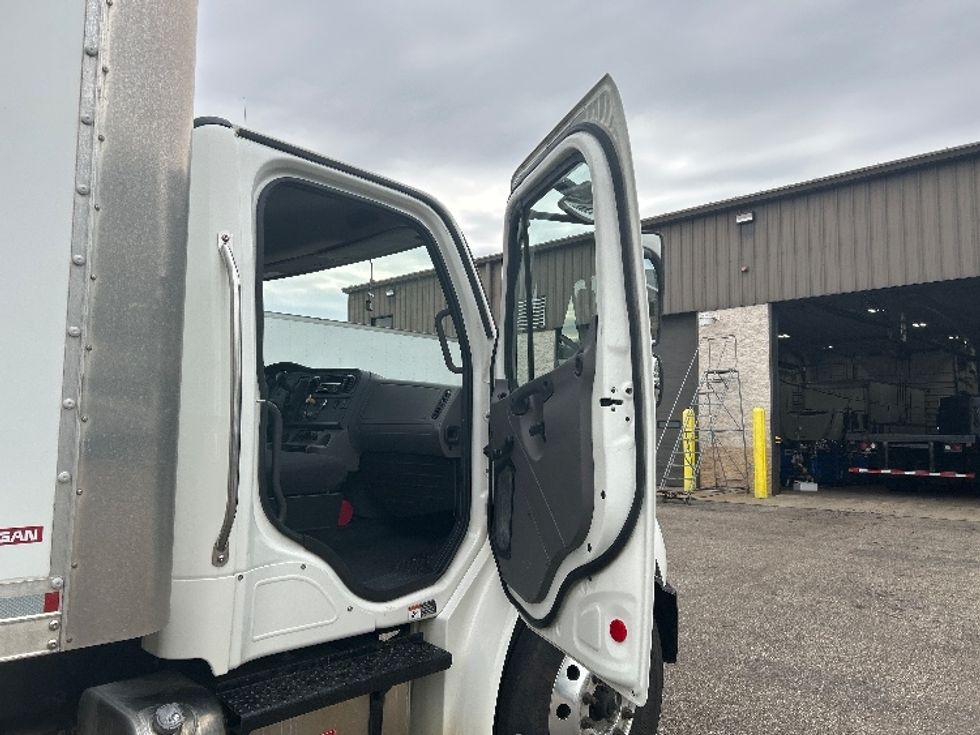 Medium Duty Box Truck-Light and Medium Duty Trucks-Freightliner-2020-M2-Akron-OH-227,338\n\t\tmiles-$ 41,750 - Image 20