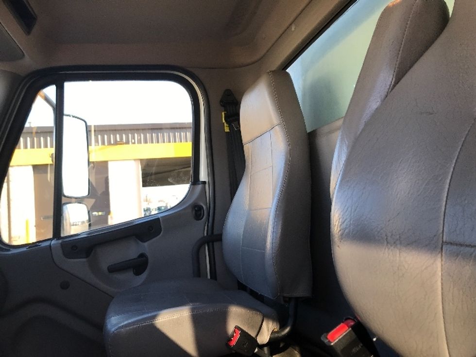 Medium Duty Box Truck-Light and Medium Duty Trucks-Freightliner-2020-M2-Allen Park-MI-111,862\n\t\tmiles-$ 63,000 - Image 19