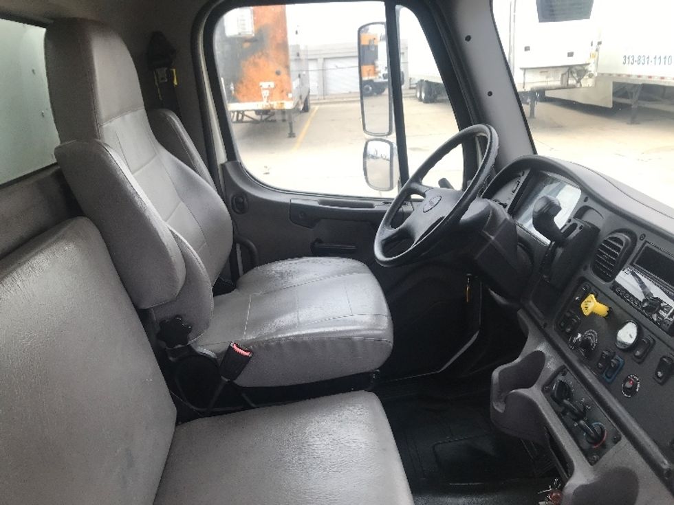 Medium Duty Box Truck-Light and Medium Duty Trucks-Freightliner-2020-M2-Allen Park-MI-132,622\n\t\tmiles-$ 57,750 - Image 22