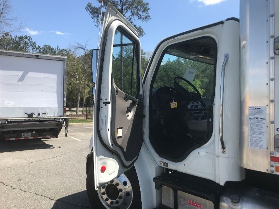 Medium Duty Box Truck-Light and Medium Duty Trucks-Freightliner-2020-M2-Ashland-VA-126,040\n\t\tmiles-$ 63,250 - Image 16