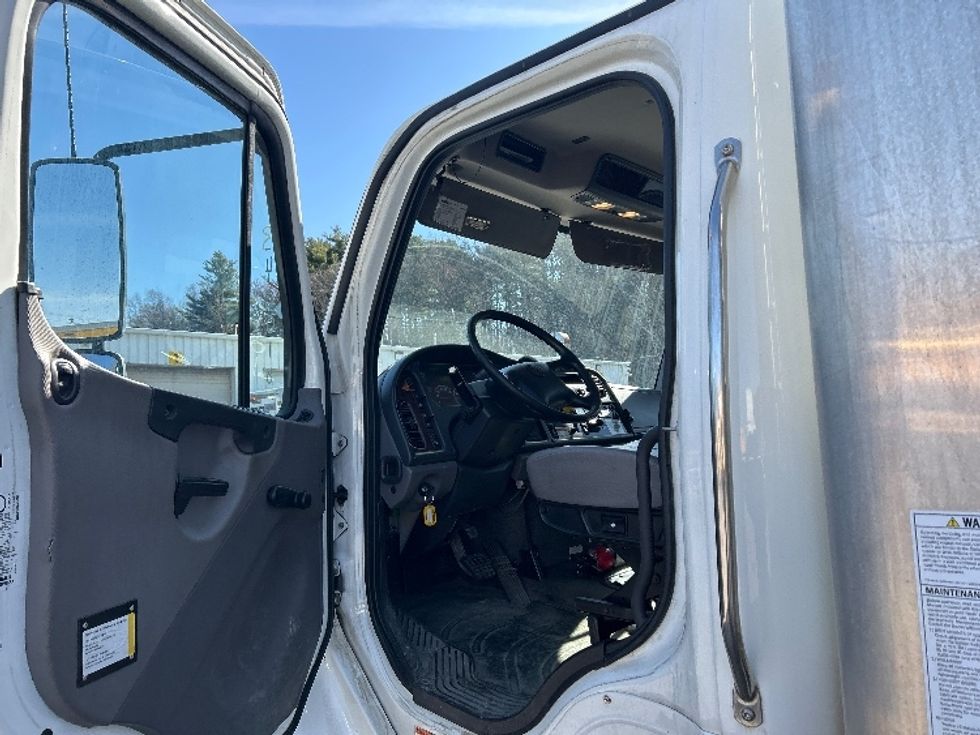 Medium Duty Box Truck-Light and Medium Duty Trucks-Freightliner-2020-M2-Auburn-MA-199,108\n\t\tmiles-$ 43,000 - Image 16