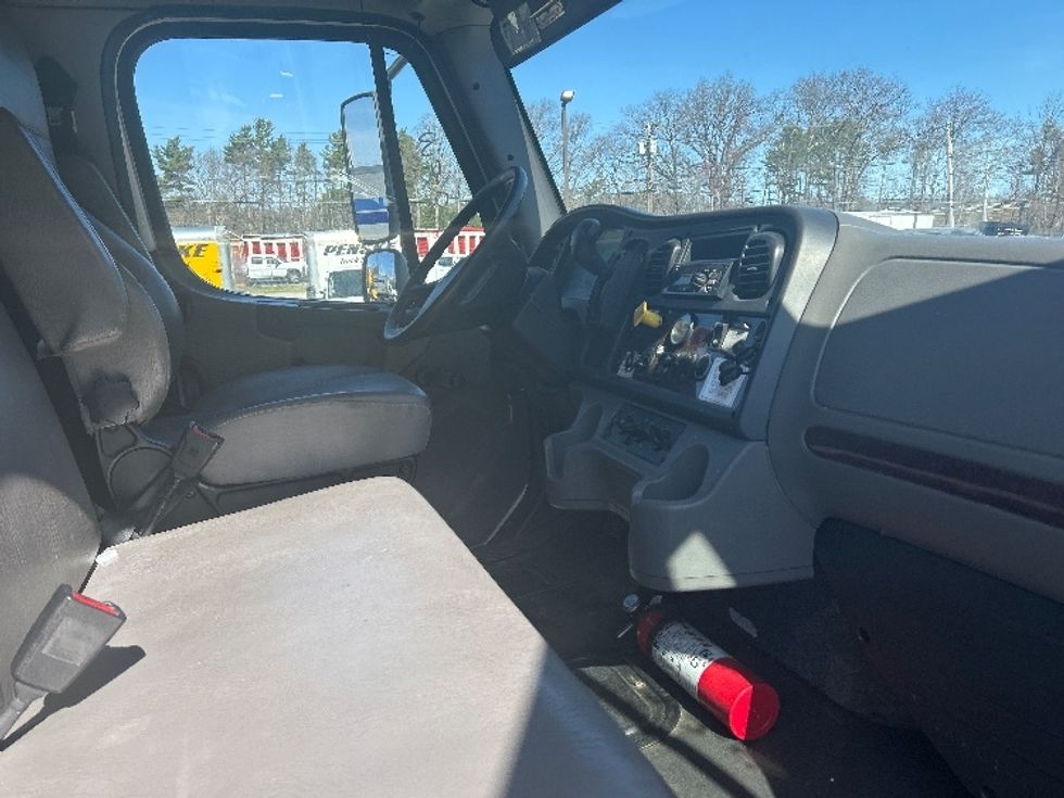 Medium Duty Box Truck-Light and Medium Duty Trucks-Freightliner-2020-M2-Auburn-MA-199,108\n\t\tmiles-$ 43,000 - Image 22