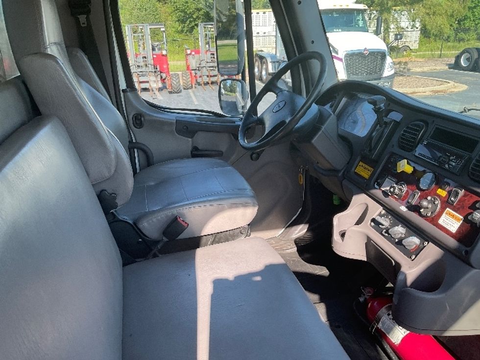 Medium Duty Box Truck-Light and Medium Duty Trucks-Freightliner-2020-M2-Augusta-GA-170,998\n\t\tmiles-$ 52,750 - Image 22