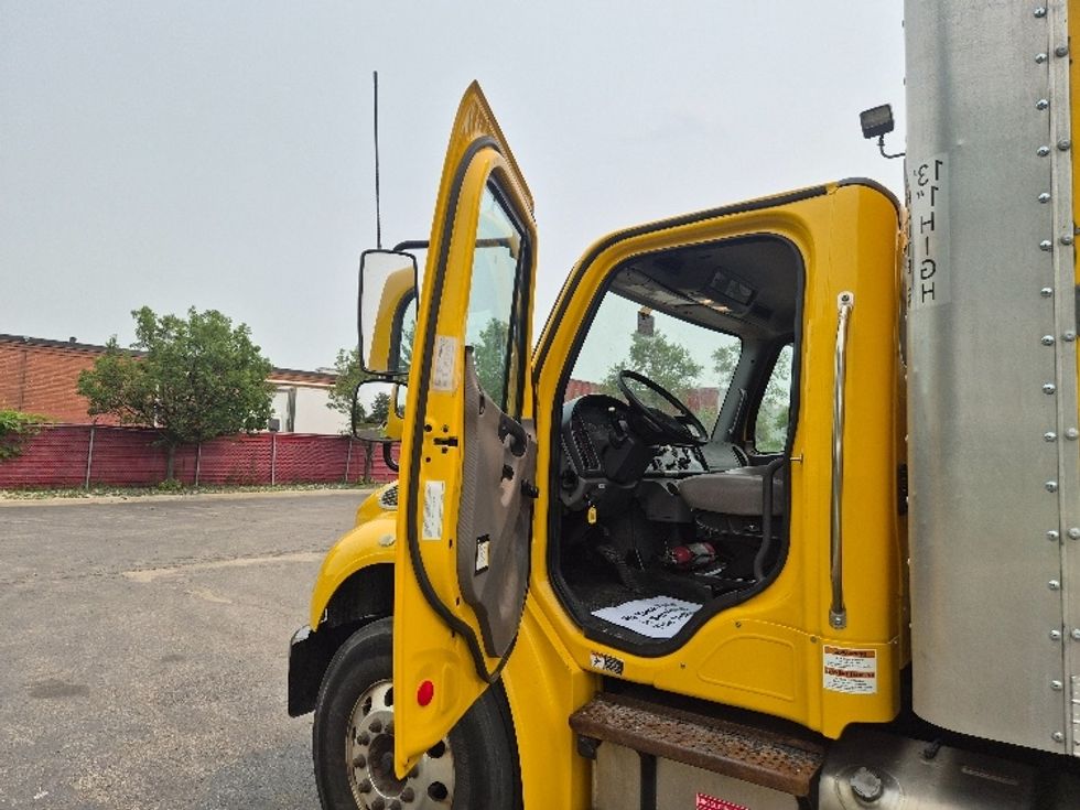 Medium Duty Box Truck-Light and Medium Duty Trucks-Freightliner-2020-M2-Belleville-ON-295,812\n\t\tkm-$ 61,500 - Image 16