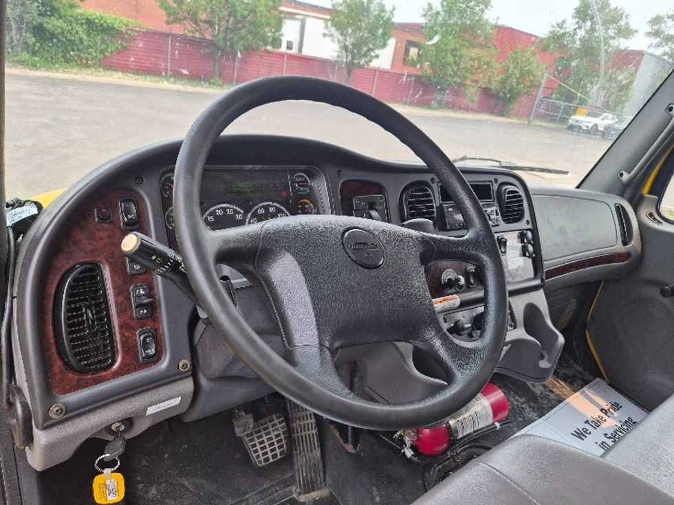 Medium Duty Box Truck-Light and Medium Duty Trucks-Freightliner-2020-M2-Belleville-ON-295,812\n\t\tkm-$ 61,500 - Image 17
