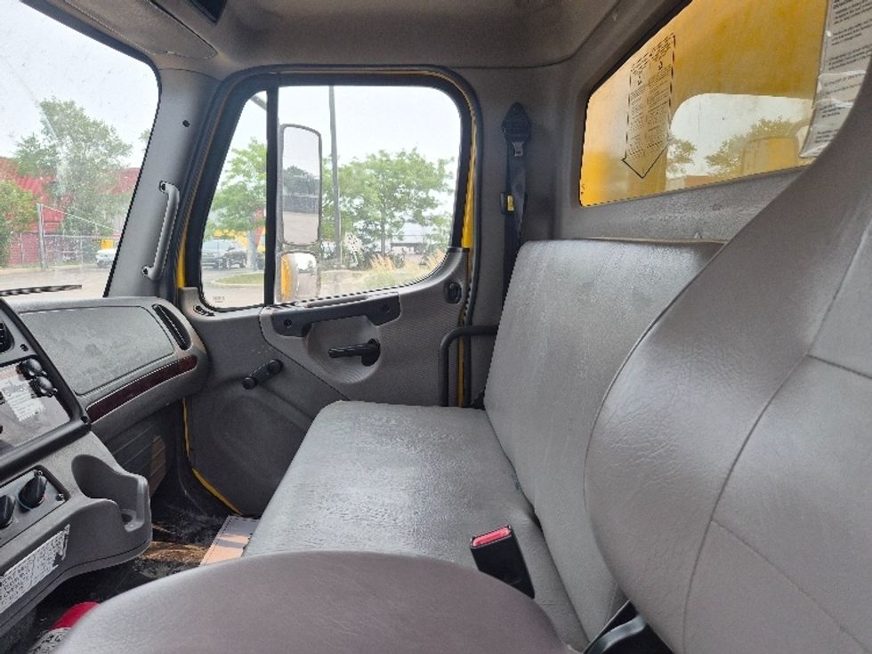 Medium Duty Box Truck-Light and Medium Duty Trucks-Freightliner-2020-M2-Belleville-ON-295,812\n\t\tkm-$ 61,500 - Image 19
