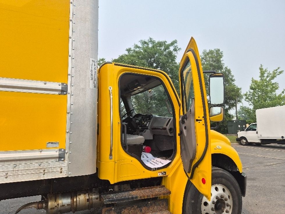 Medium Duty Box Truck-Light and Medium Duty Trucks-Freightliner-2020-M2-Belleville-ON-295,812\n\t\tkm-$ 61,500 - Image 20