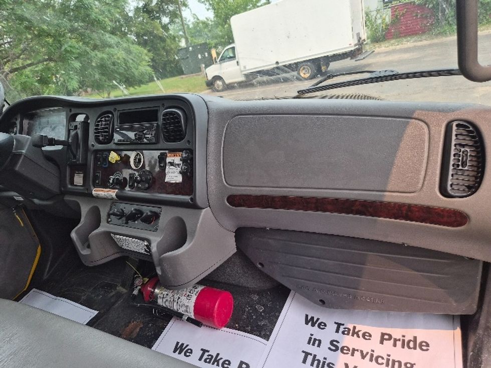 Medium Duty Box Truck-Light and Medium Duty Trucks-Freightliner-2020-M2-Belleville-ON-295,812\n\t\tkm-$ 61,500 - Image 21