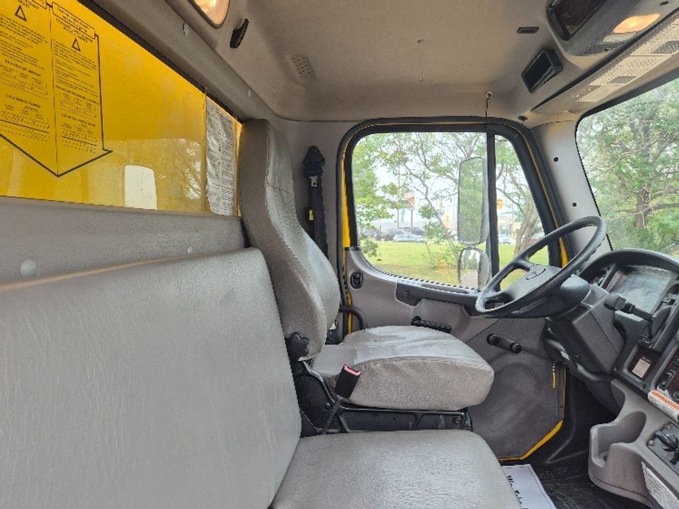 Medium Duty Box Truck-Light and Medium Duty Trucks-Freightliner-2020-M2-Belleville-ON-295,812\n\t\tkm-$ 61,500 - Image 22