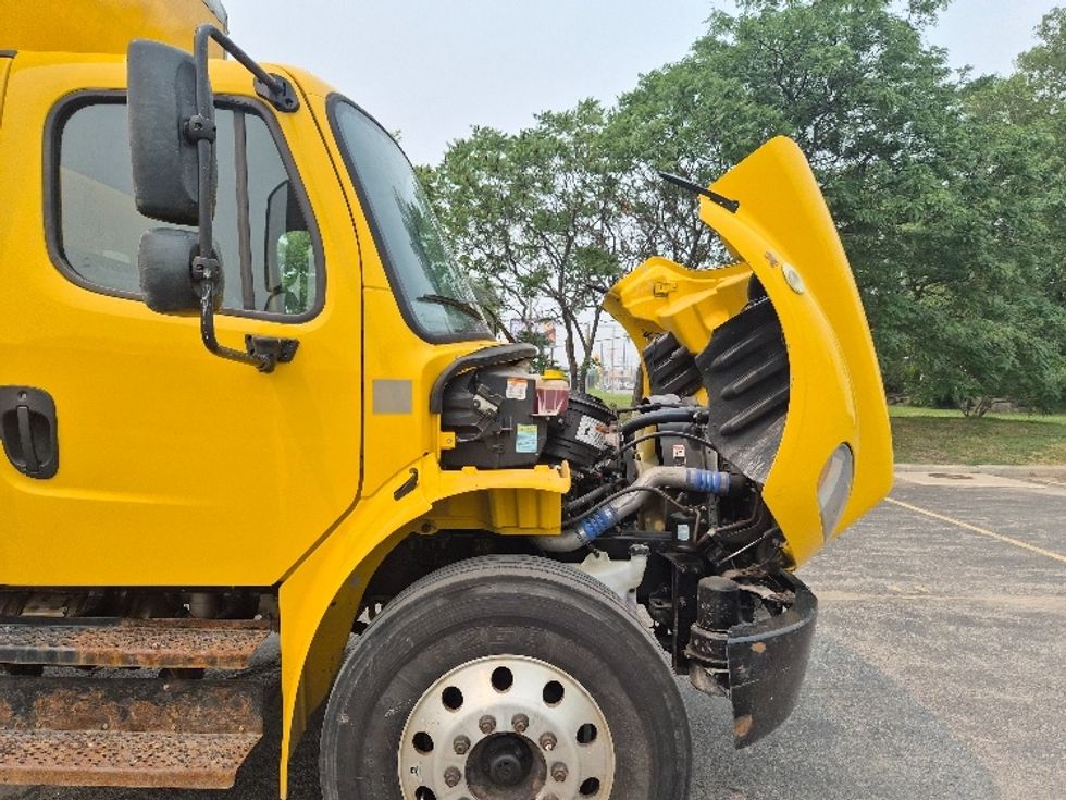 Medium Duty Box Truck-Light and Medium Duty Trucks-Freightliner-2020-M2-Belleville-ON-295,812\n\t\tkm-$ 61,500 - Image 23
