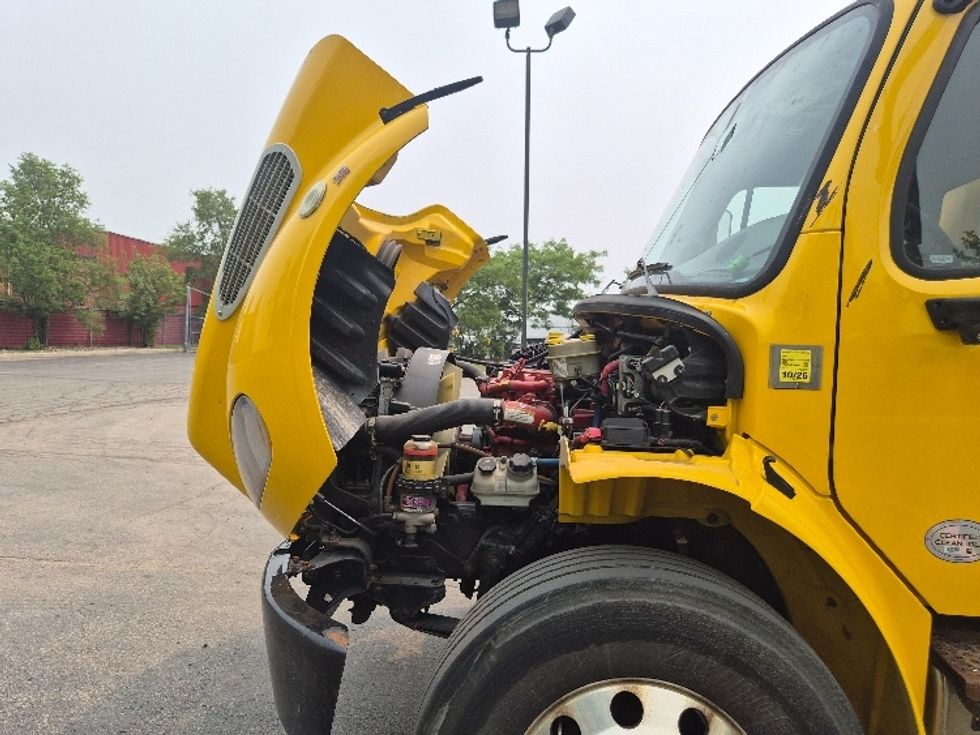 Medium Duty Box Truck-Light and Medium Duty Trucks-Freightliner-2020-M2-Belleville-ON-295,812\n\t\tkm-$ 61,500 - Image 24