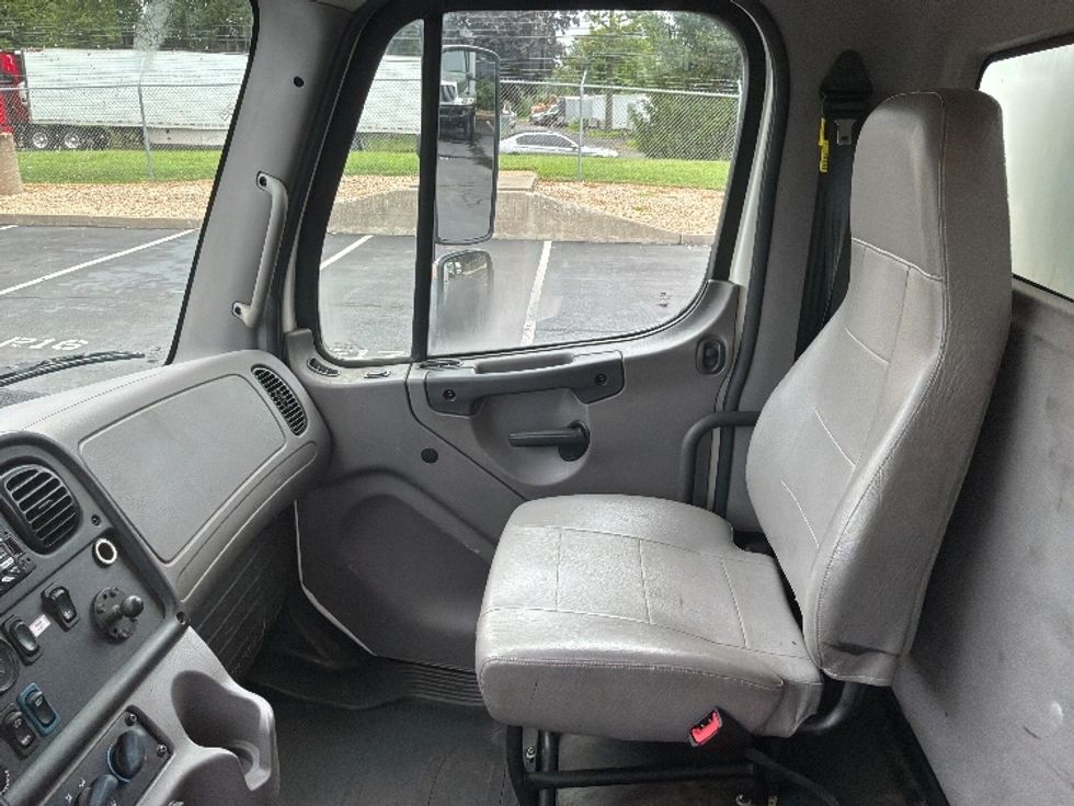 Medium Duty Box Truck-Light and Medium Duty Trucks-Freightliner-2020-M2-Bensalem-PA-106,727\n\t\tmiles-$ 67,250 - Image 19