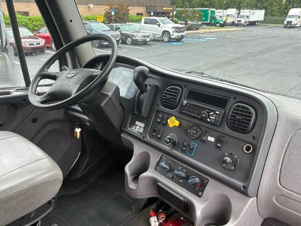 Medium Duty Box Truck-Light and Medium Duty Trucks-Freightliner-2020-M2-Bensalem-PA-106,727\n\t\tmiles-$ 67,250 - Image 22