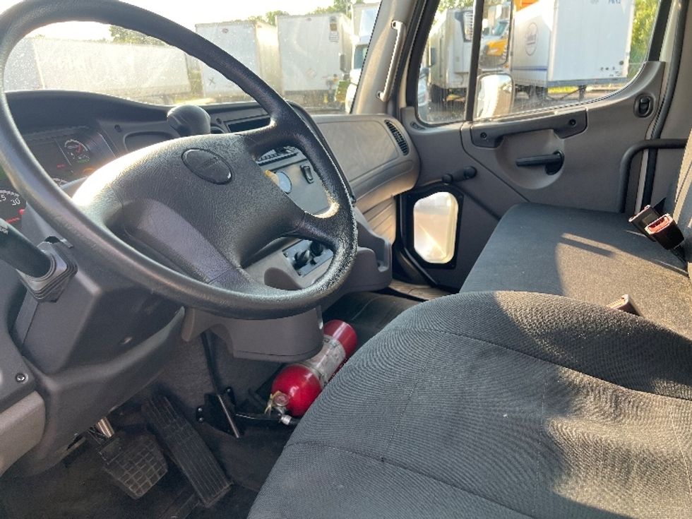 Medium Duty Box Truck-Light and Medium Duty Trucks-Freightliner-2020-M2-Bensalem-PA-141,568\n\t\tmiles-$ 55,000 - Image 17