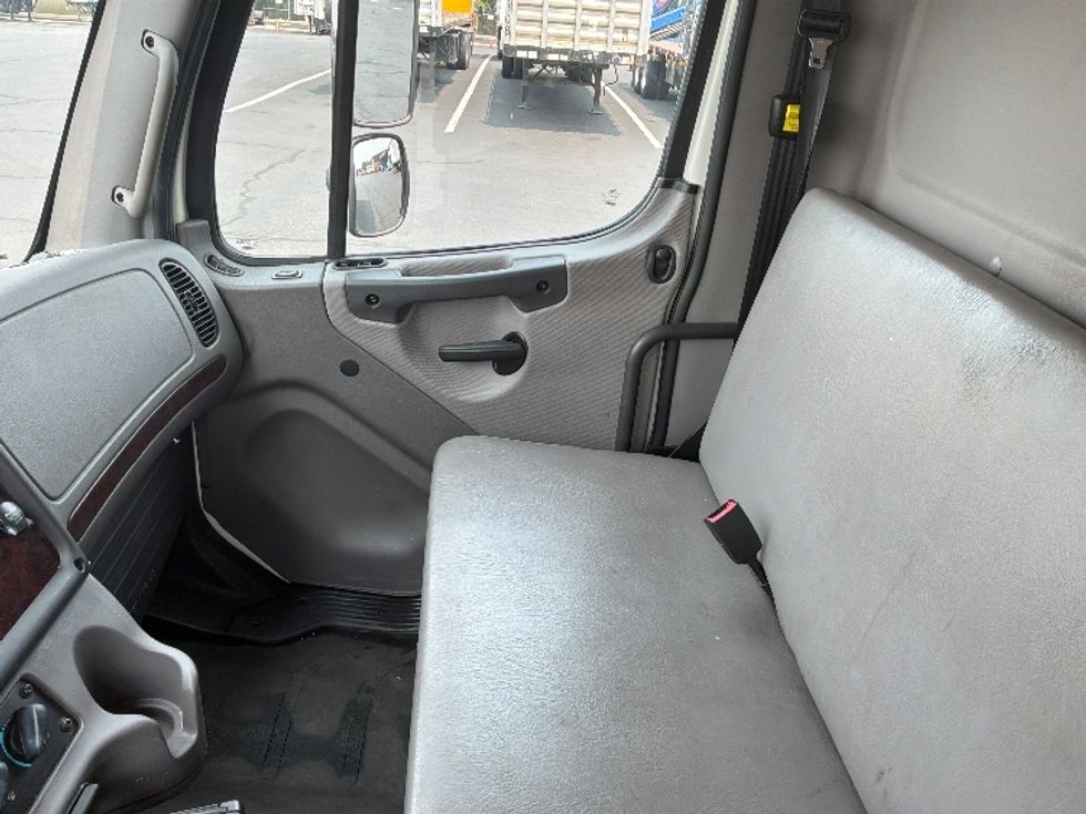 Medium Duty Box Truck-Light and Medium Duty Trucks-Freightliner-2020-M2-Bensalem-PA-142,210\n\t\tmiles-$ 50,500 - Image 18