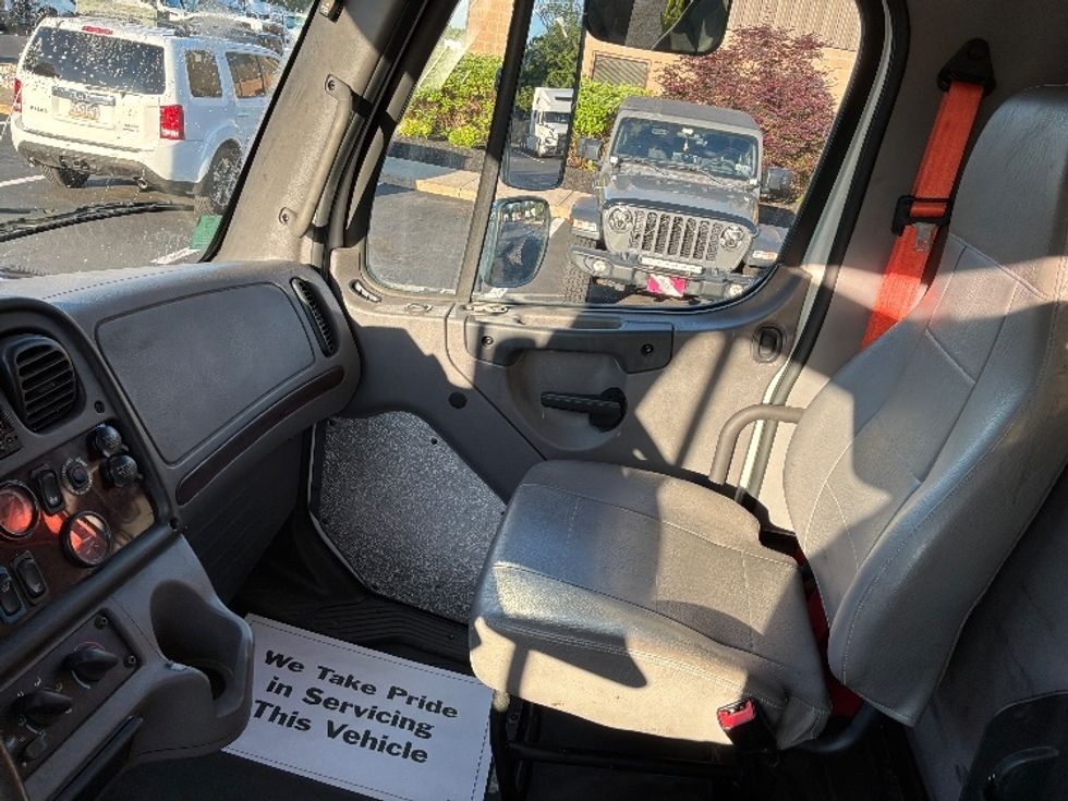Medium Duty Box Truck-Light and Medium Duty Trucks-Freightliner-2020-M2-Bensalem-PA-178,056\n\t\tmiles-$ 55,500 - Image 19