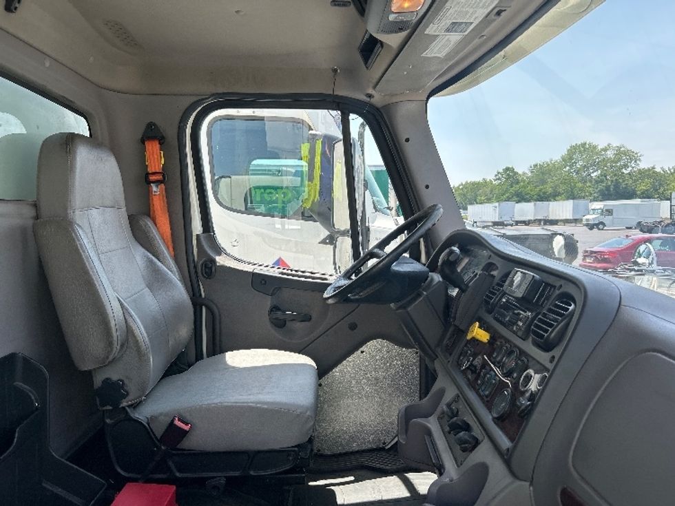 Medium Duty Box Truck-Light and Medium Duty Trucks-Freightliner-2020-M2-Bensalem-PA-178,056\n\t\tmiles-$ 55,500 - Image 22