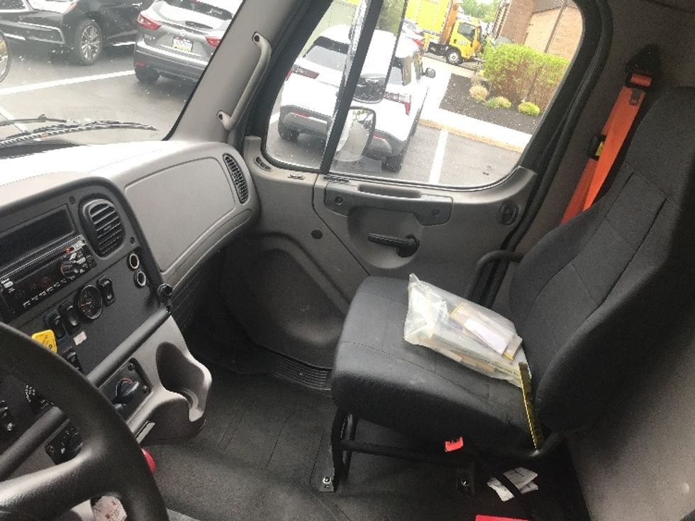 Medium Duty Box Truck-Light and Medium Duty Trucks-Freightliner-2020-M2-Bensalem-PA-220,534\n\t\tmiles-$ 49,500 - Image 19