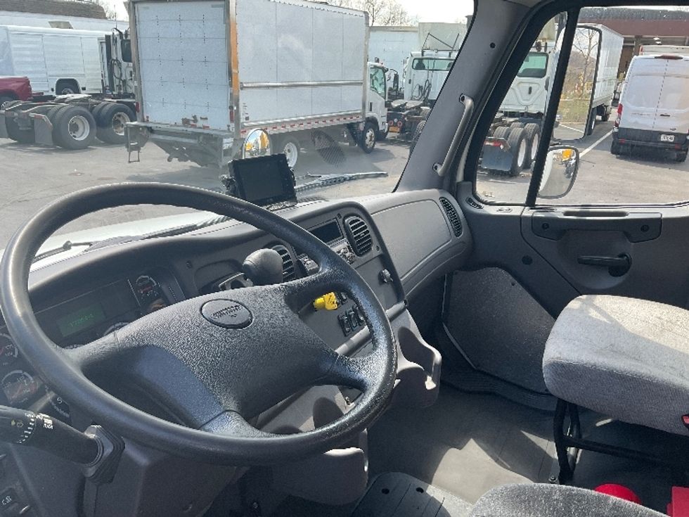 Medium Duty Box Truck-Light and Medium Duty Trucks-Freightliner-2020-M2-Binghamton-NY-172,154\n\t\tmiles-$ 51,000 - Image 17