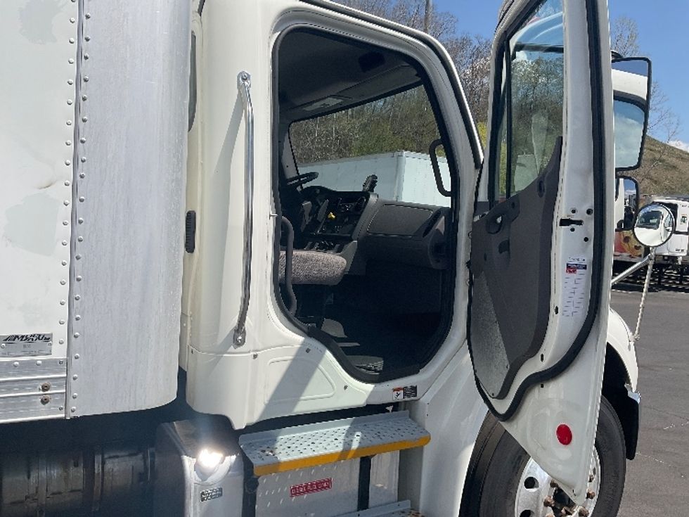 Medium Duty Box Truck-Light and Medium Duty Trucks-Freightliner-2020-M2-Binghamton-NY-172,154\n\t\tmiles-$ 51,000 - Image 20