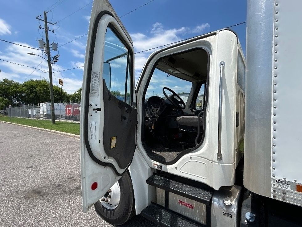 Medium Duty Box Truck-Light and Medium Duty Trucks-Freightliner-2020-M2-Birmingham-AL-199,385\n\t\tmiles-$ 52,000 - Image 16