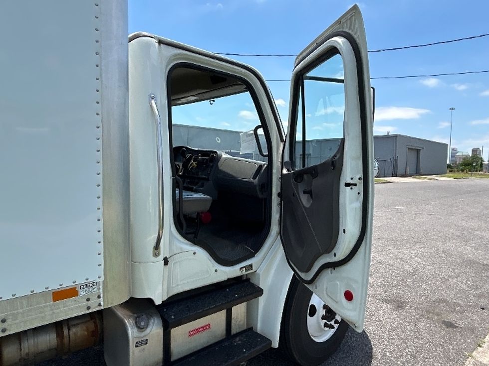 Medium Duty Box Truck-Light and Medium Duty Trucks-Freightliner-2020-M2-Birmingham-AL-199,385\n\t\tmiles-$ 52,000 - Image 20