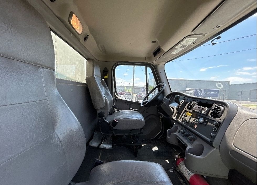 Medium Duty Box Truck-Light and Medium Duty Trucks-Freightliner-2020-M2-Birmingham-AL-199,385\n\t\tmiles-$ 52,000 - Image 22