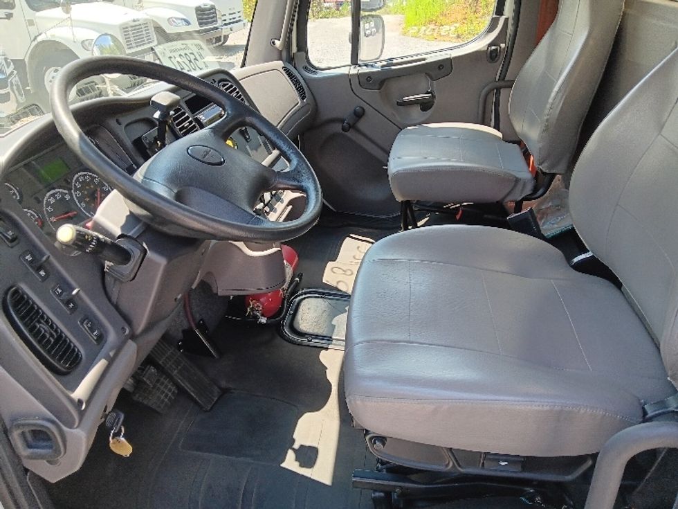 Medium Duty Box Truck-Light and Medium Duty Trucks-Freightliner-2020-M2-Blountville-TN-267,910\n\t\tmiles-$ 32,250 - Image 17