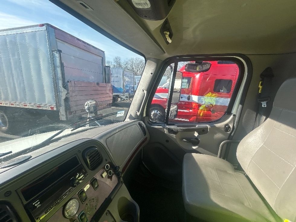 Medium Duty Box Truck-Light and Medium Duty Trucks-Freightliner-2020-M2-Braintree-MA-189,090\n\t\tmiles-$ 48,250 - Image 18