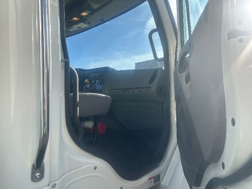 Medium Duty Box Truck-Light and Medium Duty Trucks-Freightliner-2020-M2-Braintree-MA-189,090\n\t\tmiles-$ 48,250 - Image 19