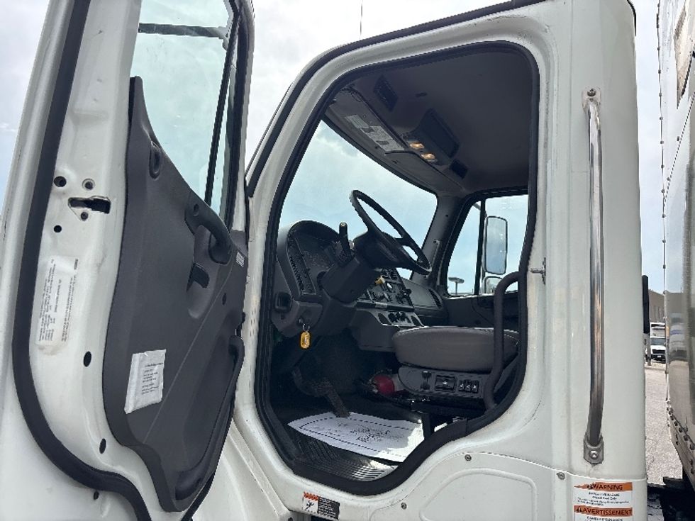 Medium Duty Box Truck-Light and Medium Duty Trucks-Freightliner-2020-M2-Brampton-ON-325,779\n\t\tkm-$ 72,500 - Image 16