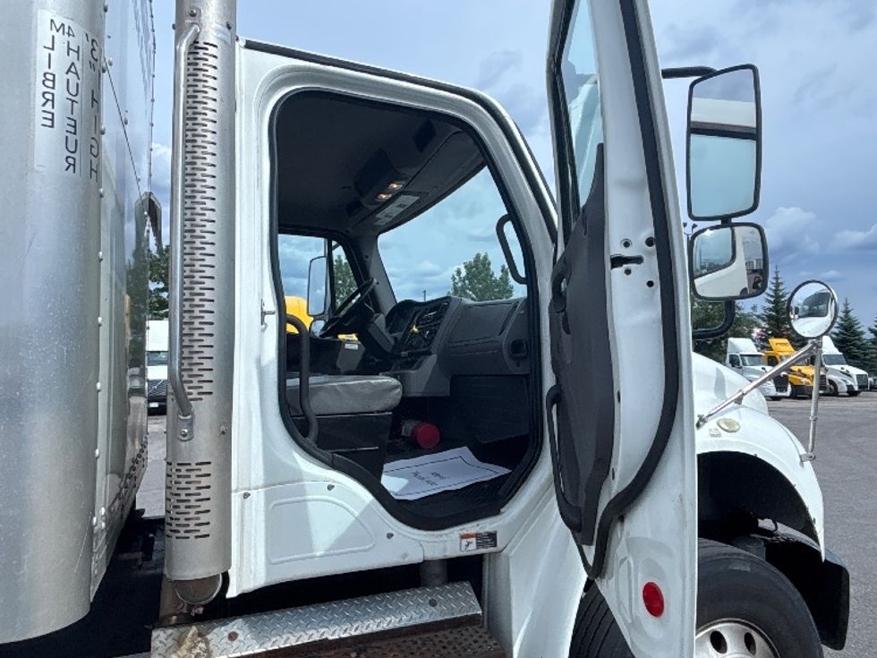 Medium Duty Box Truck-Light and Medium Duty Trucks-Freightliner-2020-M2-Brampton-ON-325,779\n\t\tkm-$ 72,500 - Image 20