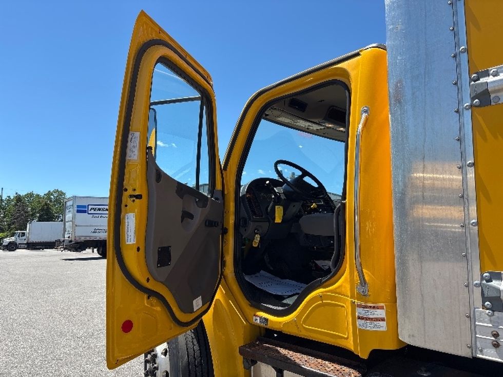 Medium Duty Box Truck-Light and Medium Duty Trucks-Freightliner-2020-M2-Brampton-ON-347,599\n\t\tkm-$ 45,000 - Image 16