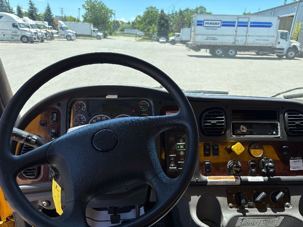 Medium Duty Box Truck-Light and Medium Duty Trucks-Freightliner-2020-M2-Brampton-ON-347,599\n\t\tkm-$ 45,000 - Image 18