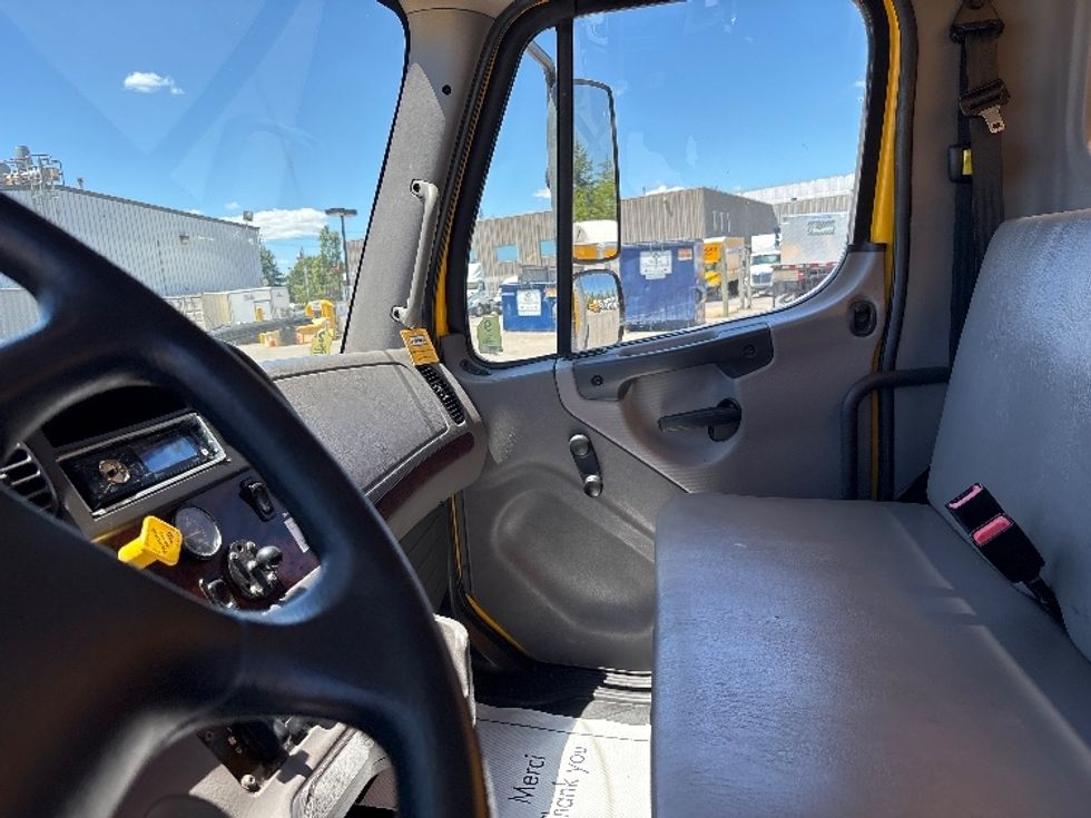 Medium Duty Box Truck-Light and Medium Duty Trucks-Freightliner-2020-M2-Brampton-ON-347,599\n\t\tkm-$ 45,000 - Image 19