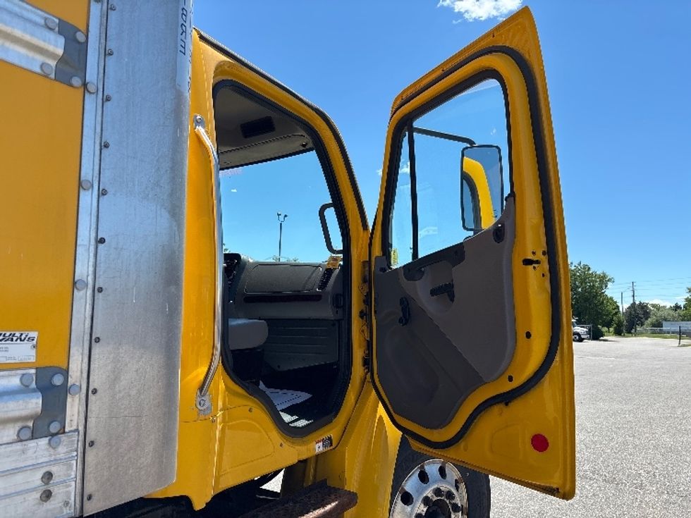 Medium Duty Box Truck-Light and Medium Duty Trucks-Freightliner-2020-M2-Brampton-ON-347,599\n\t\tkm-$ 45,000 - Image 20