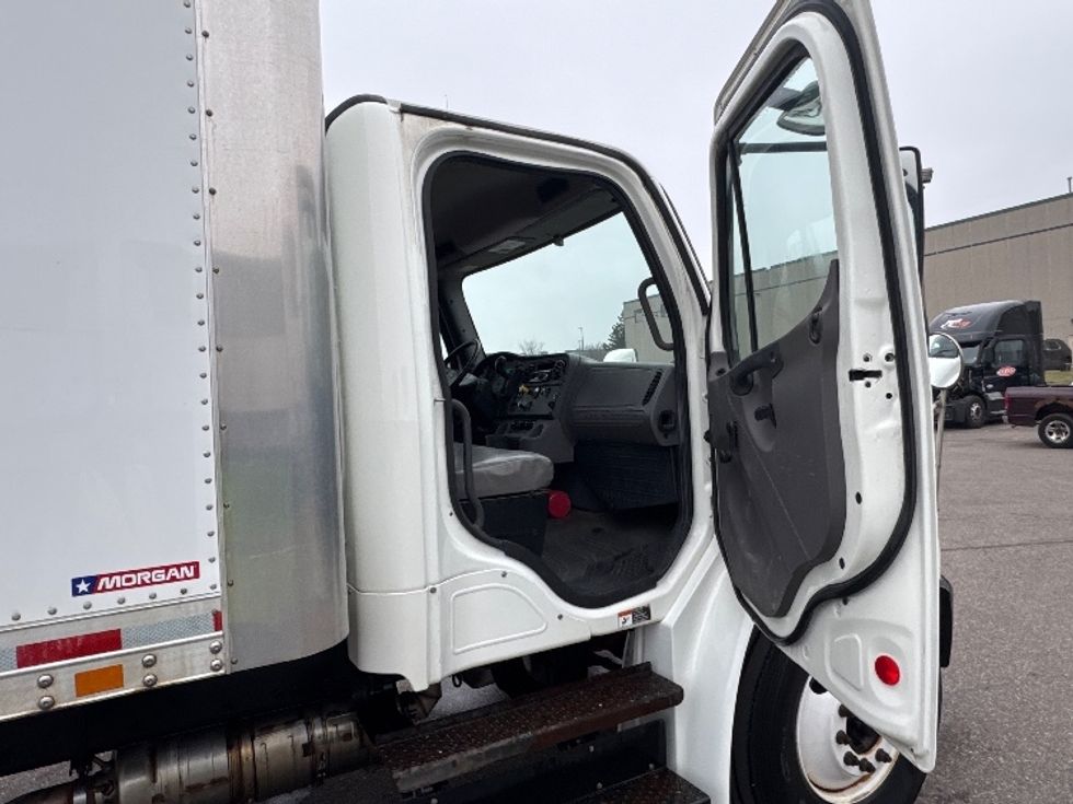 Medium Duty Box Truck-Light and Medium Duty Trucks-Freightliner-2020-M2-Brooklyn Park-MN-110,822\n\t\tmiles-$ 64,000 - Image 20