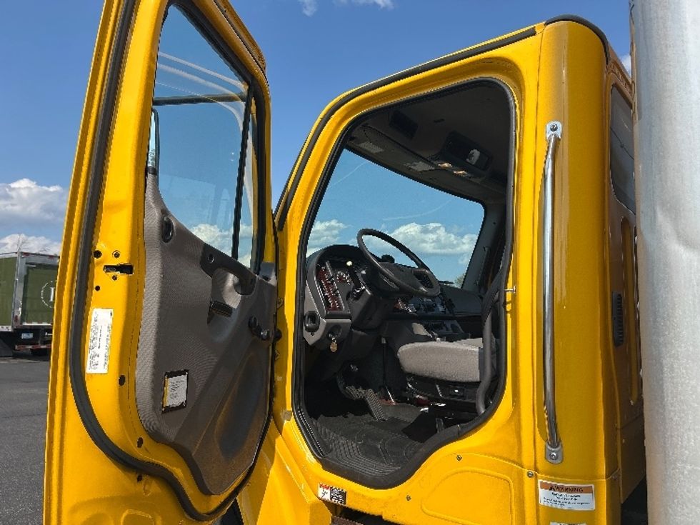 Medium Duty Box Truck-Light and Medium Duty Trucks-Freightliner-2020-M2-Brooklyn Park-MN-132,954\n\t\tmiles-$ 60,750 - Image 16
