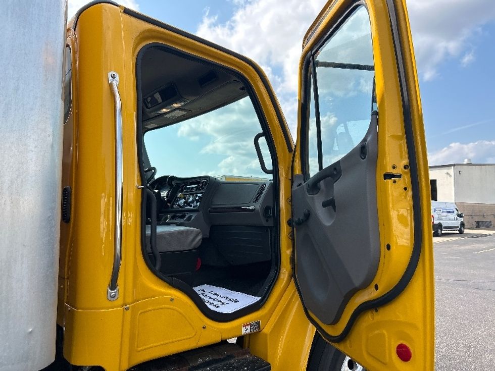 Medium Duty Box Truck-Light and Medium Duty Trucks-Freightliner-2020-M2-Brooklyn Park-MN-132,954\n\t\tmiles-$ 60,750 - Image 20