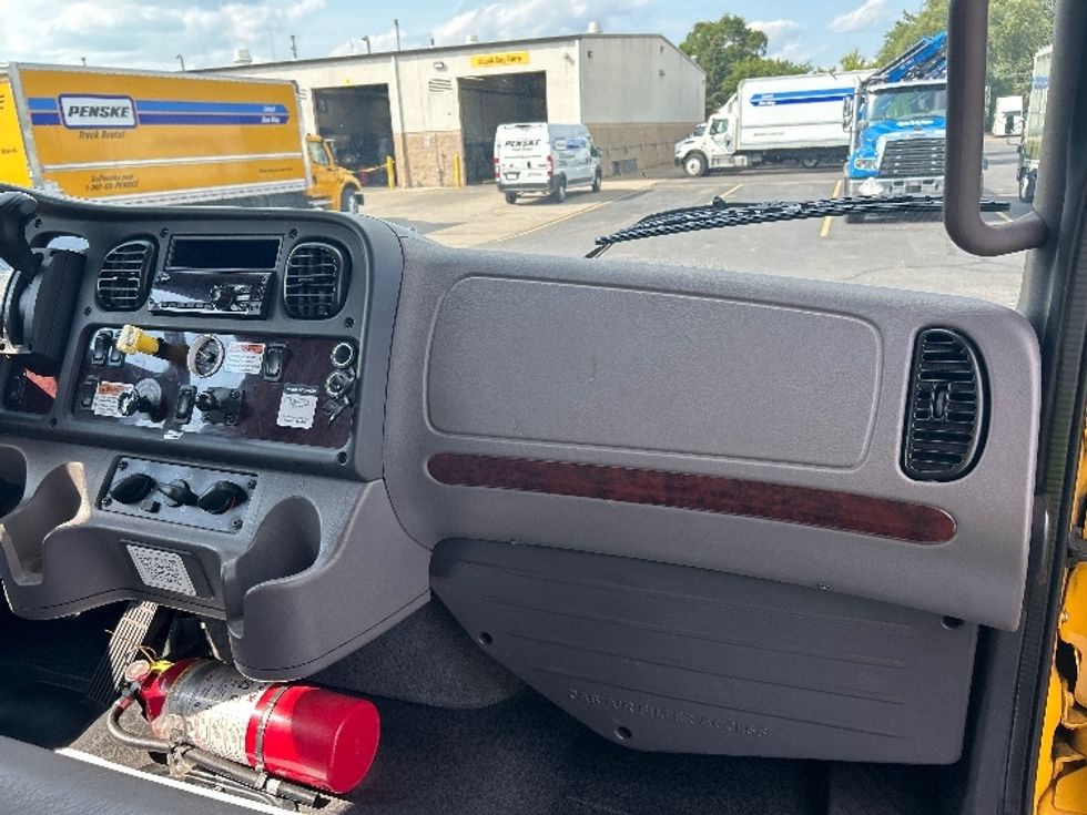 Medium Duty Box Truck-Light and Medium Duty Trucks-Freightliner-2020-M2-Brooklyn Park-MN-132,954\n\t\tmiles-$ 60,750 - Image 21